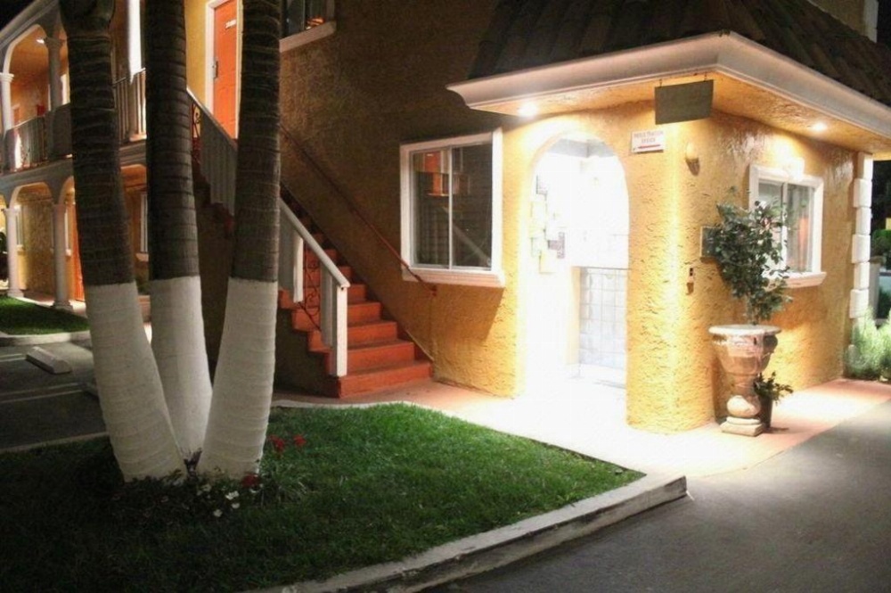 Paradise Inn & Suites Main image