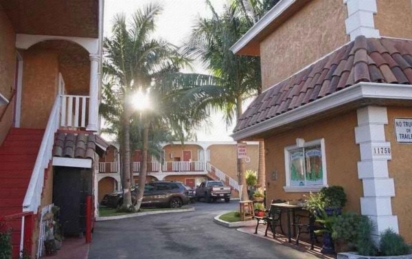 Paradise Inn & Suites image 24