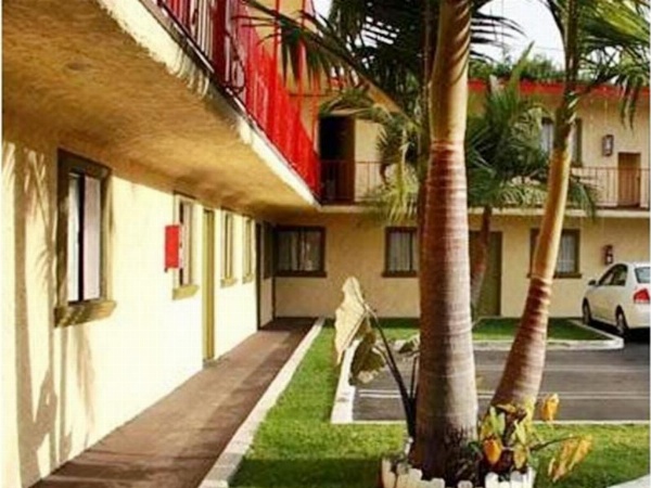 Paradise Inn & Suites image 26