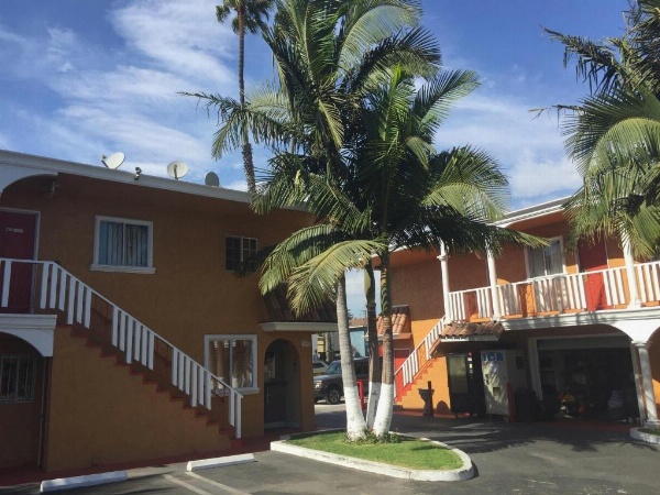 Paradise Inn & Suites image 5